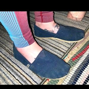 Well worn Toms Size 6.5